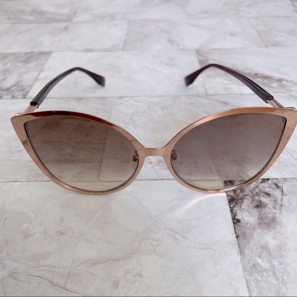 ? Authentic Fendi Oversized Gold/Brown Cat eye Sunglasses main image 10